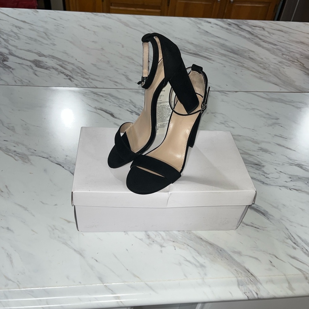 Chic Black Suede Heels